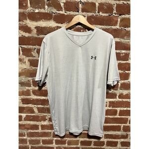 Under Armour Mens Gray Short Sleeve V-neck Athletic Shirt size 2XL